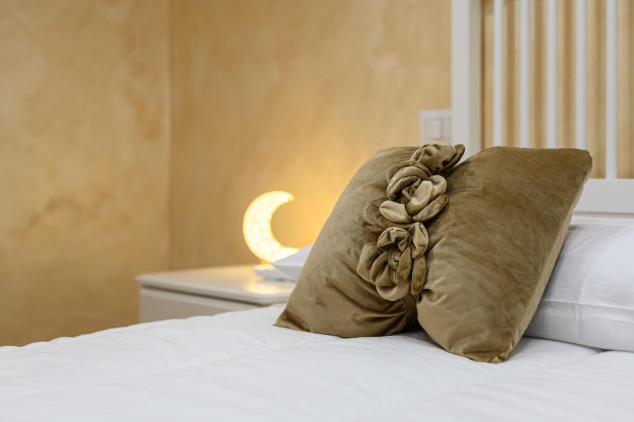 La Magnifica Napoli Apartments Gold House Zewnętrze zdjęcie